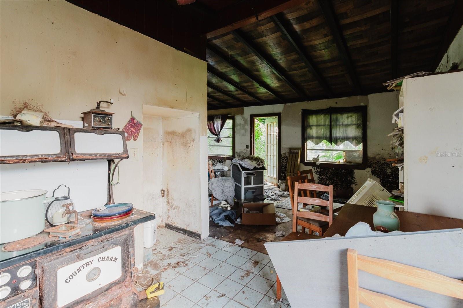5323 CIRCLE DR, WEEKI WACHEE, FL, 34607