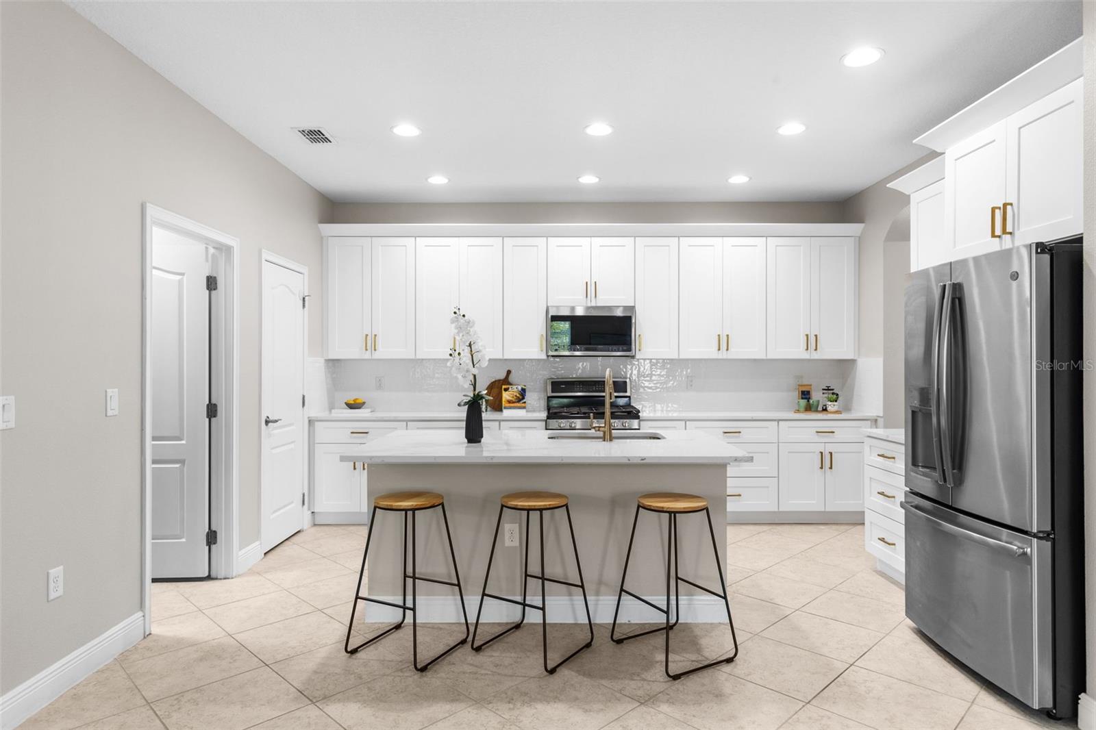 7938 HAMPTON LAKE DR, TAMPA, FL, 33647