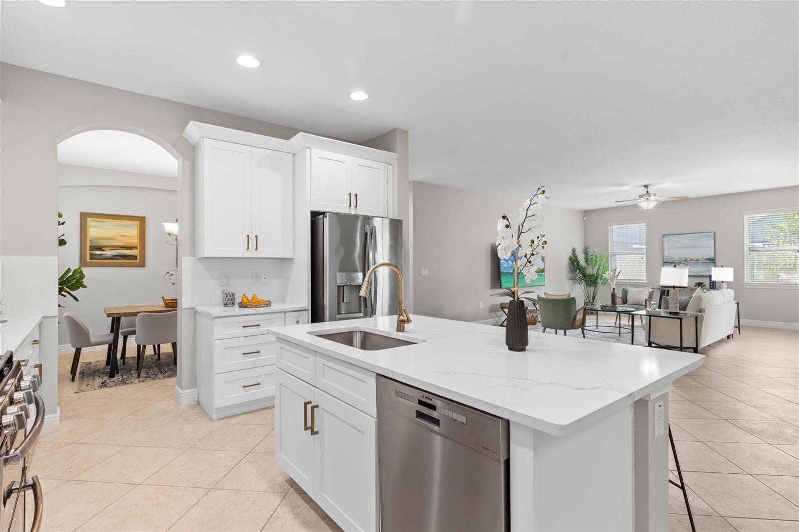 7938 HAMPTON LAKE DR, TAMPA, FL, 33647