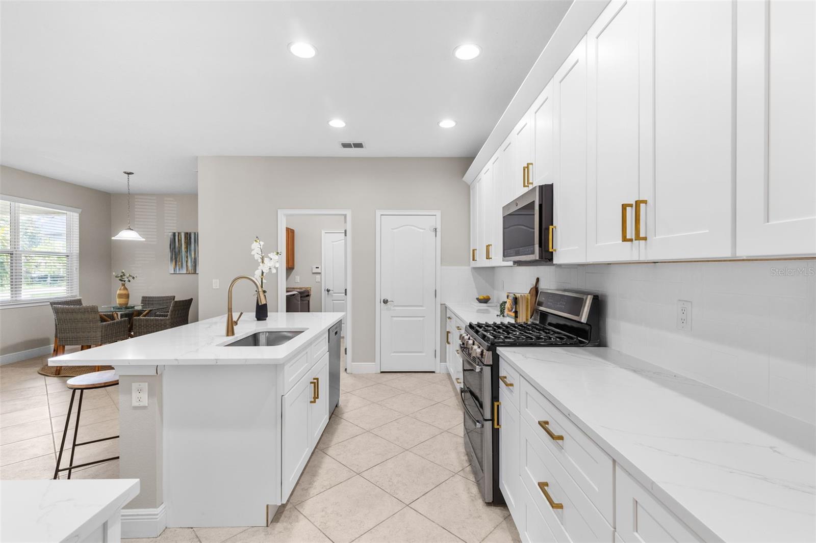 7938 HAMPTON LAKE DR, TAMPA, FL, 33647