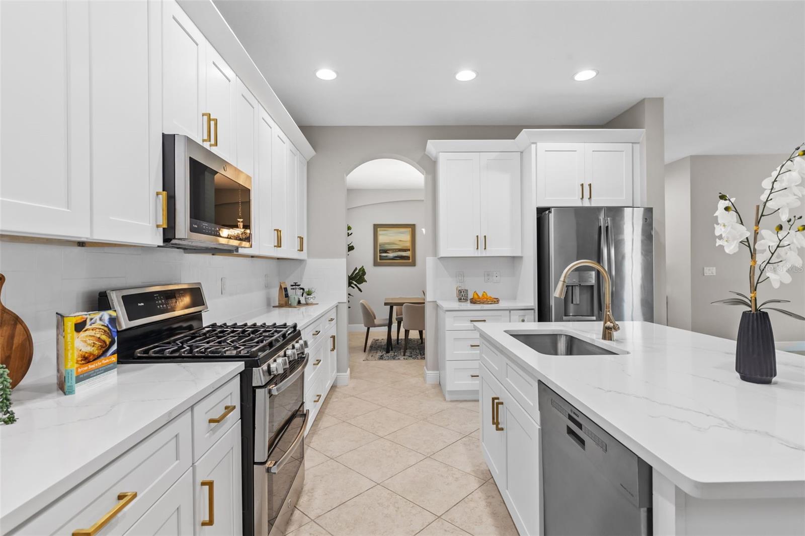 7938 HAMPTON LAKE DR, TAMPA, FL, 33647