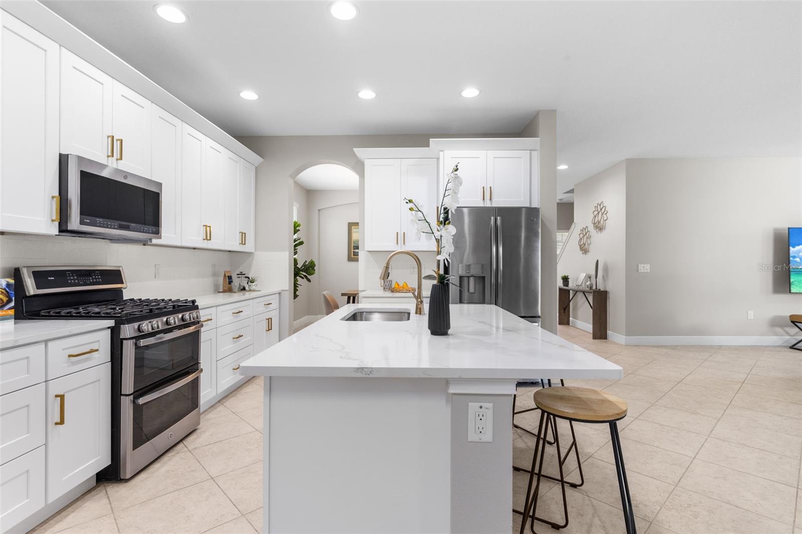 7938 HAMPTON LAKE DR, TAMPA, FL, 33647