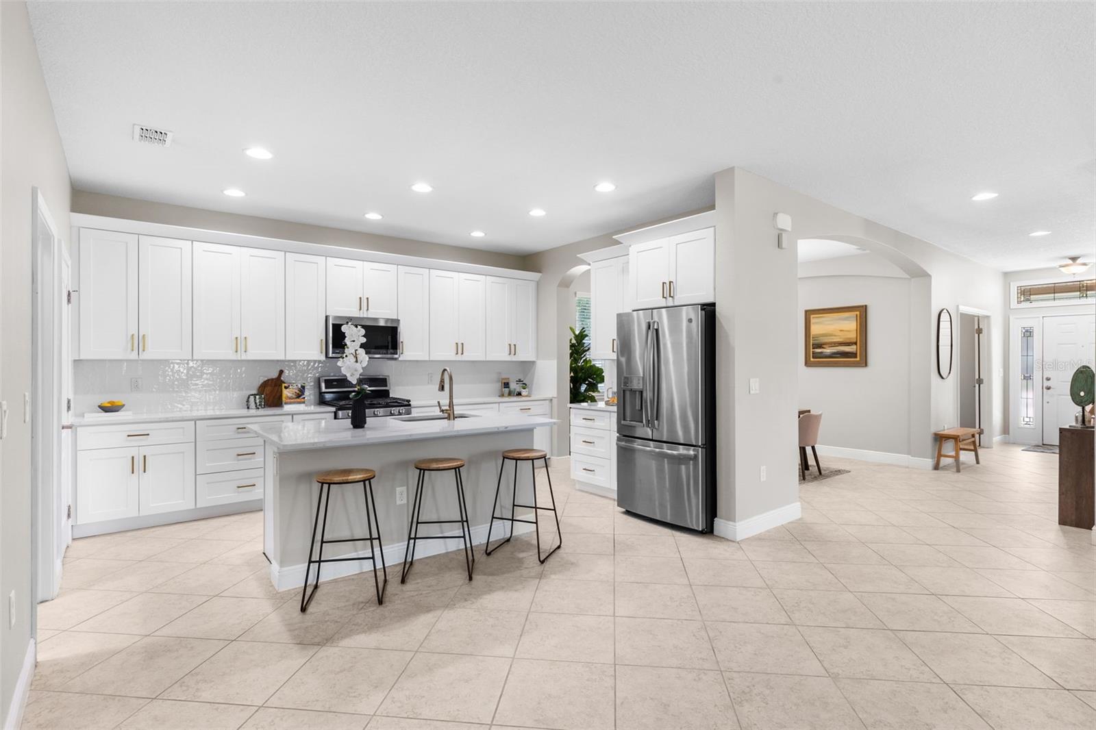 7938 HAMPTON LAKE DR, TAMPA, FL, 33647