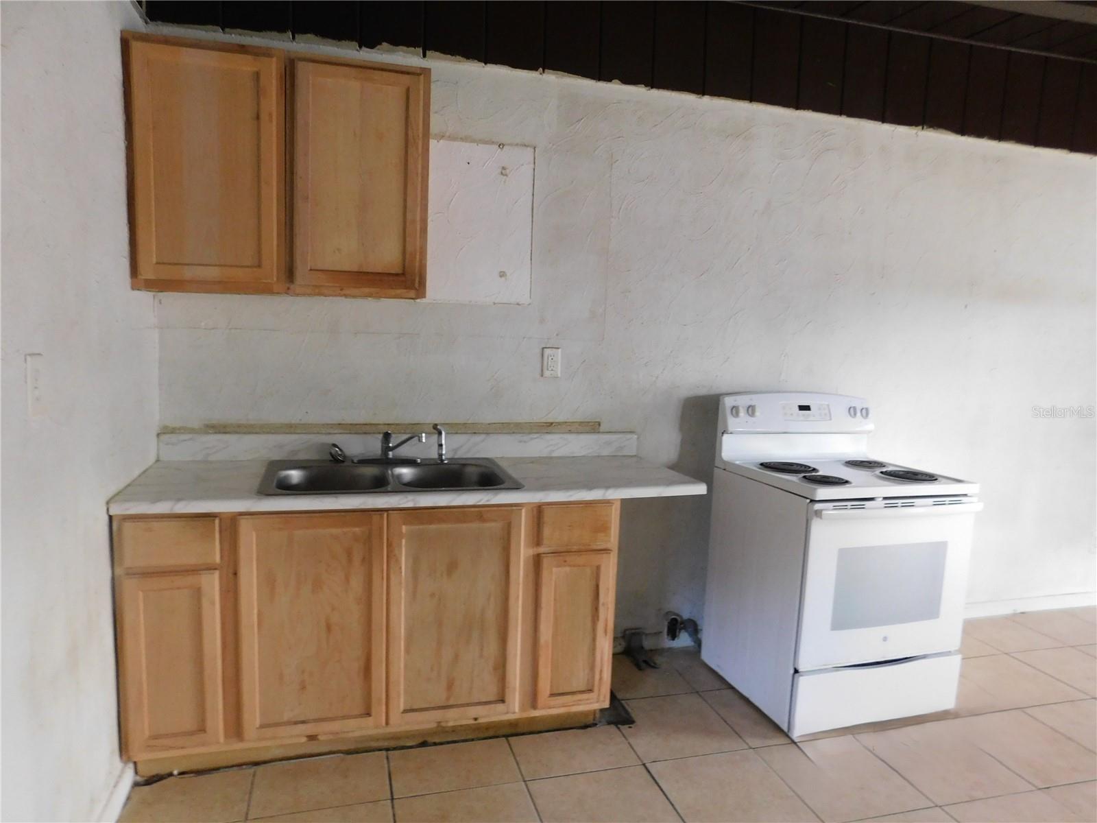 913 E 122ND AVE, TAMPA, FL, 33612