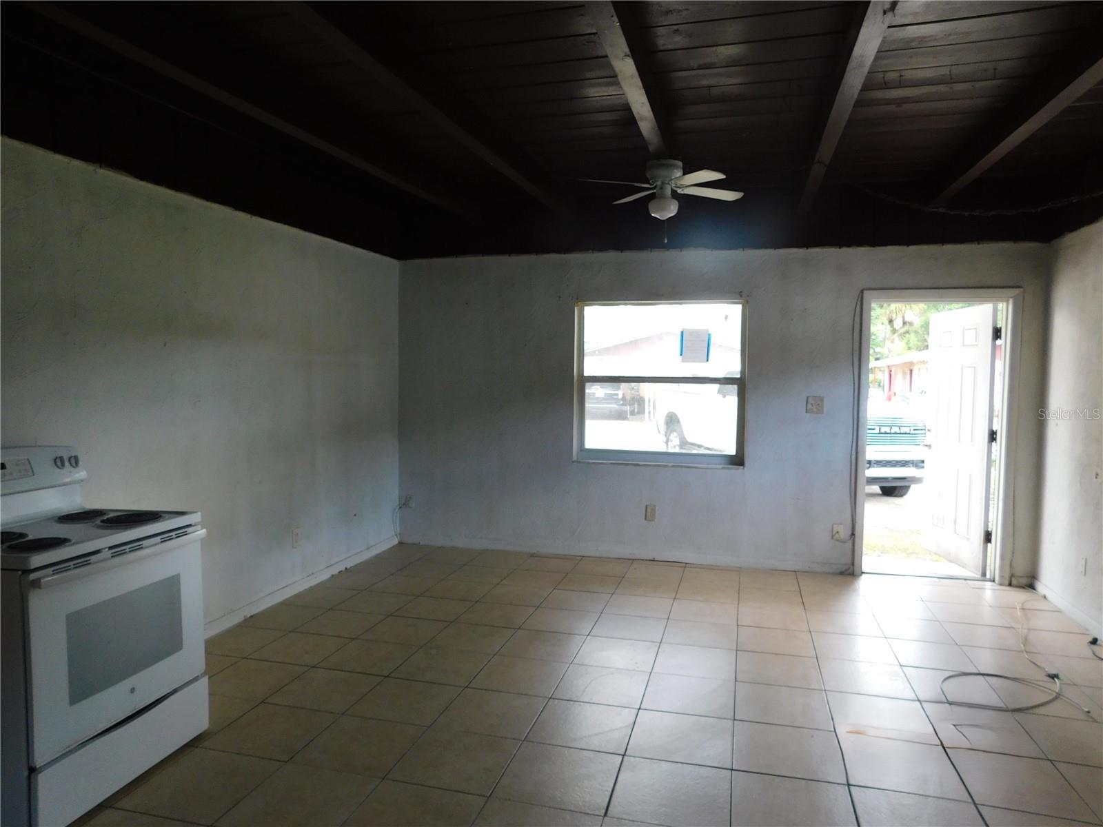 913 E 122ND AVE, TAMPA, FL, 33612