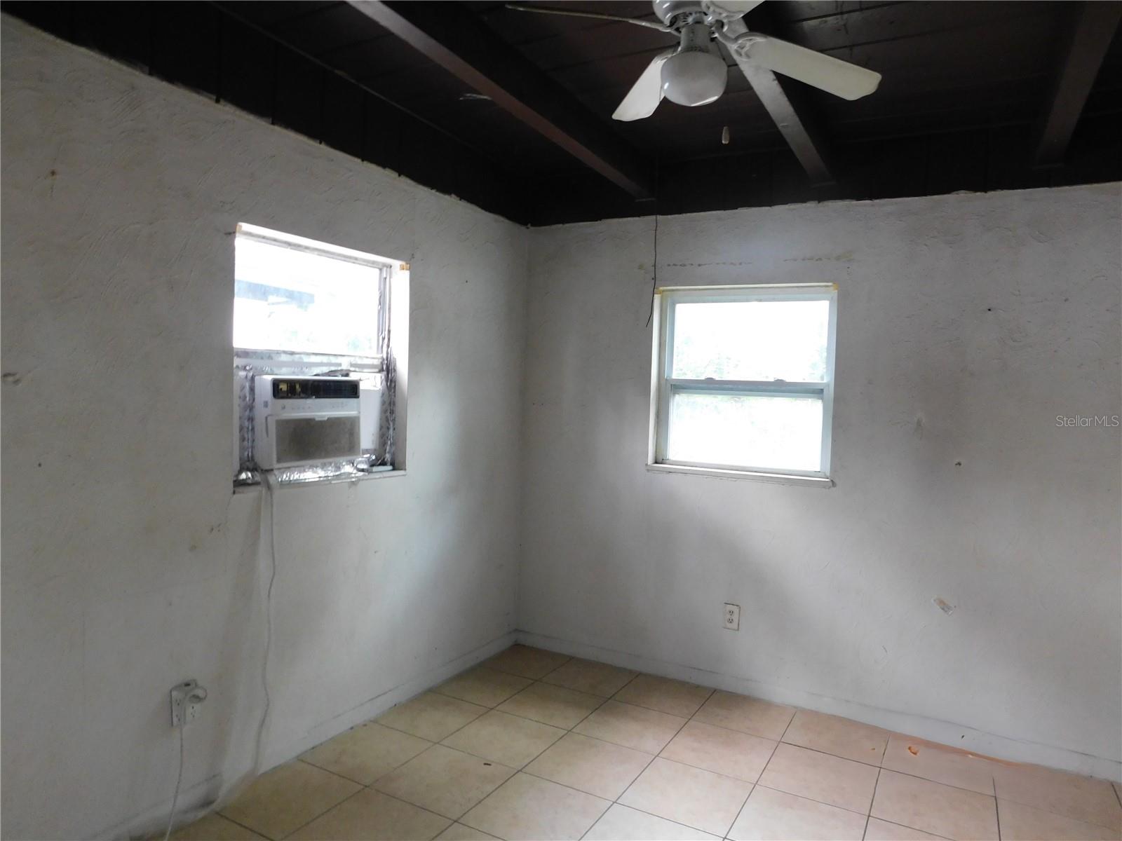 913 E 122ND AVE, TAMPA, FL, 33612