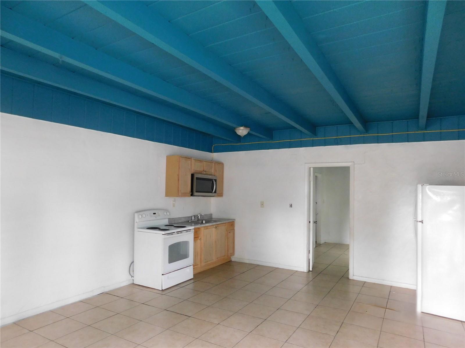 913 E 122ND AVE, TAMPA, FL, 33612