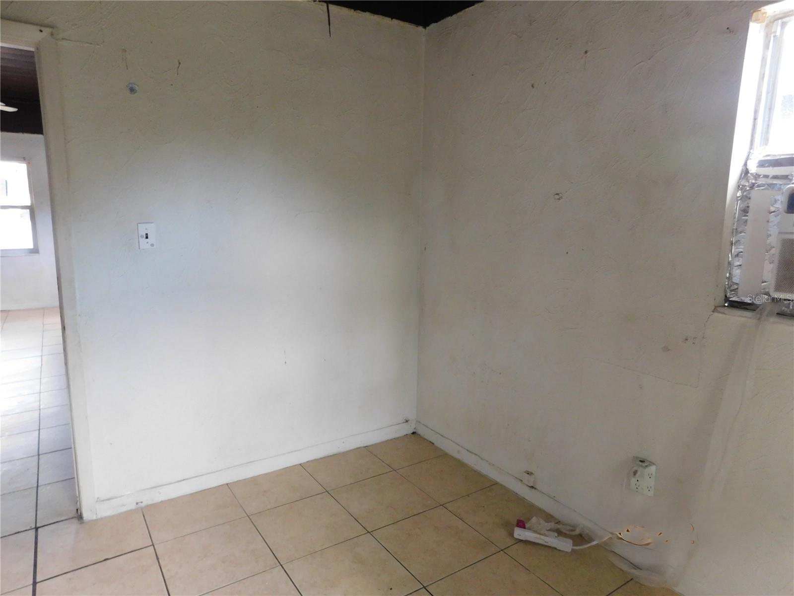 913 E 122ND AVE, TAMPA, FL, 33612