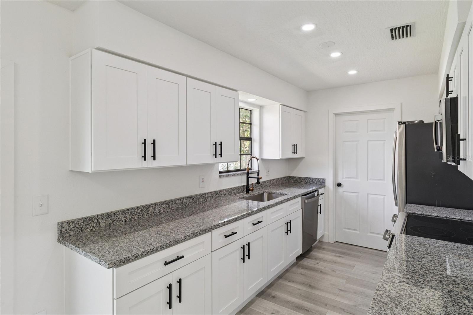 682 DE GROODT RD SW, PALM BAY, FL, 32908