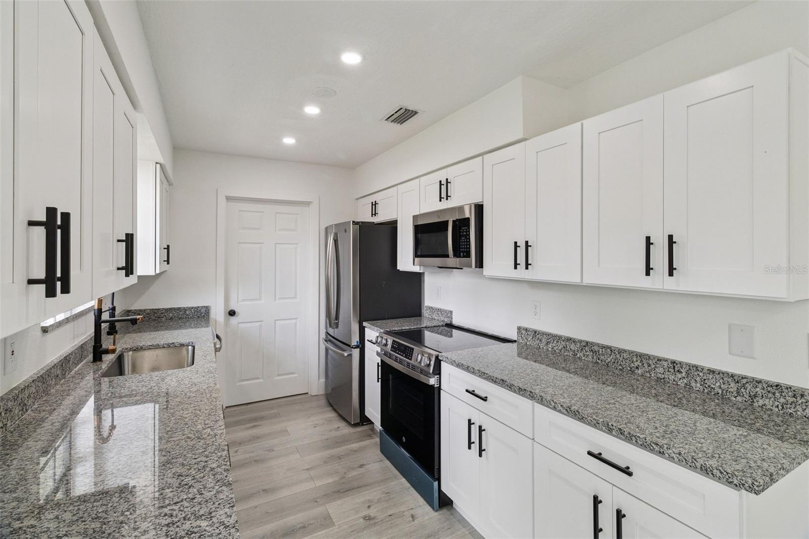 682 DE GROODT RD SW, PALM BAY, FL, 32908