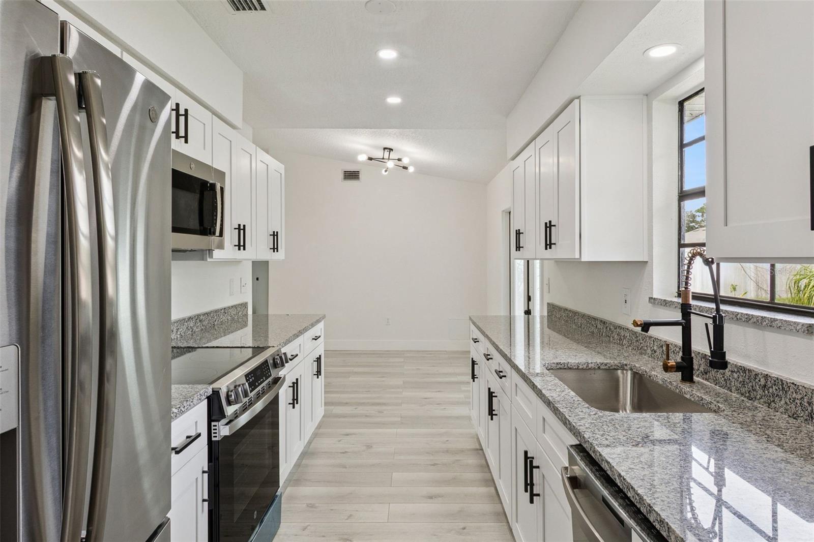 682 DE GROODT RD SW, PALM BAY, FL, 32908