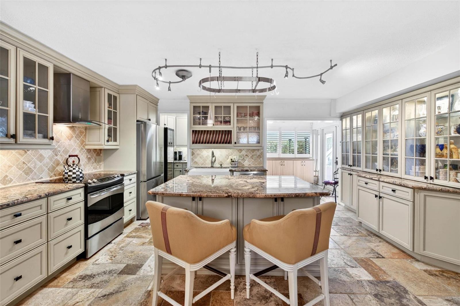 1065 EDEN ISLE BLVD NE #2, ST PETERSBURG, FL, 33704