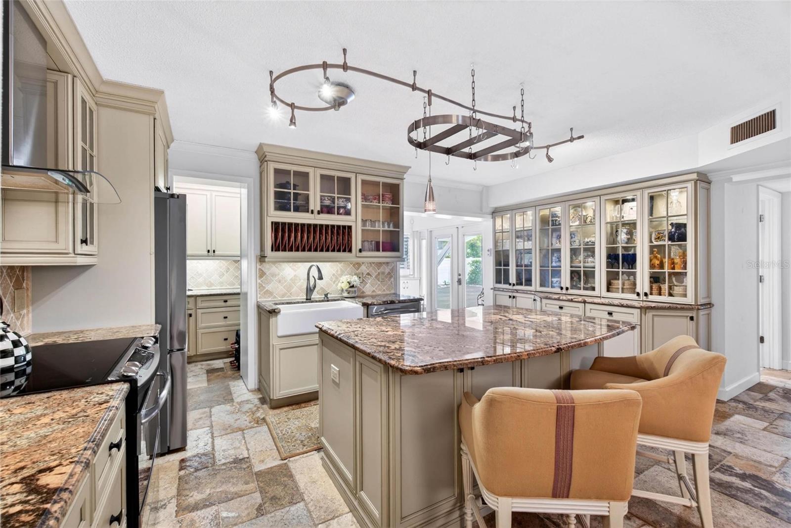 1065 EDEN ISLE BLVD NE #2, ST PETERSBURG, FL, 33704