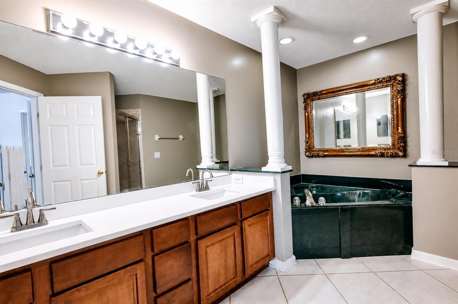 7404 GREEN TREE DR #123, ORLANDO, FL, 32819