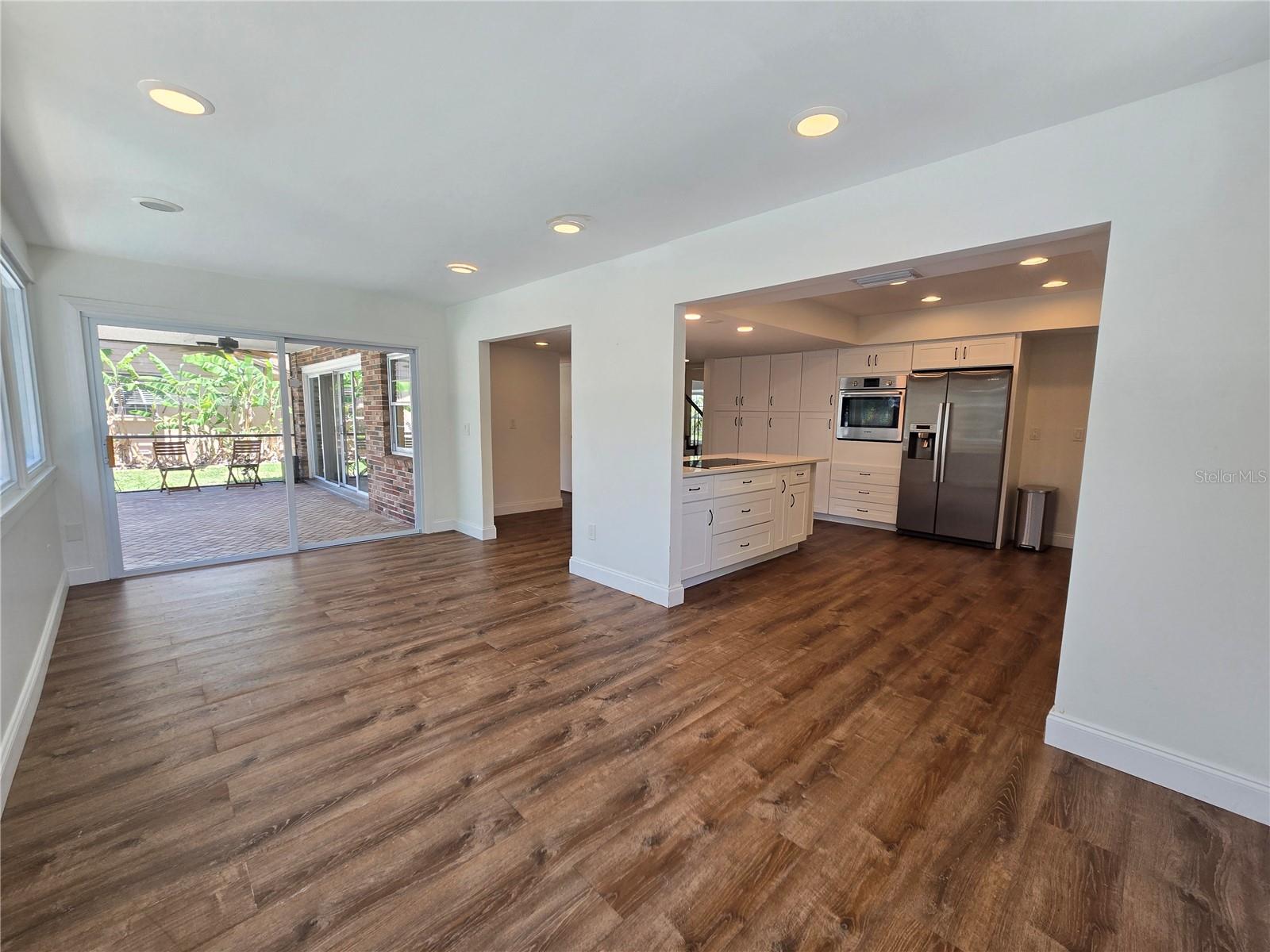 300 CYPRESS CREEK CIR, OLDSMAR, FL, 34677