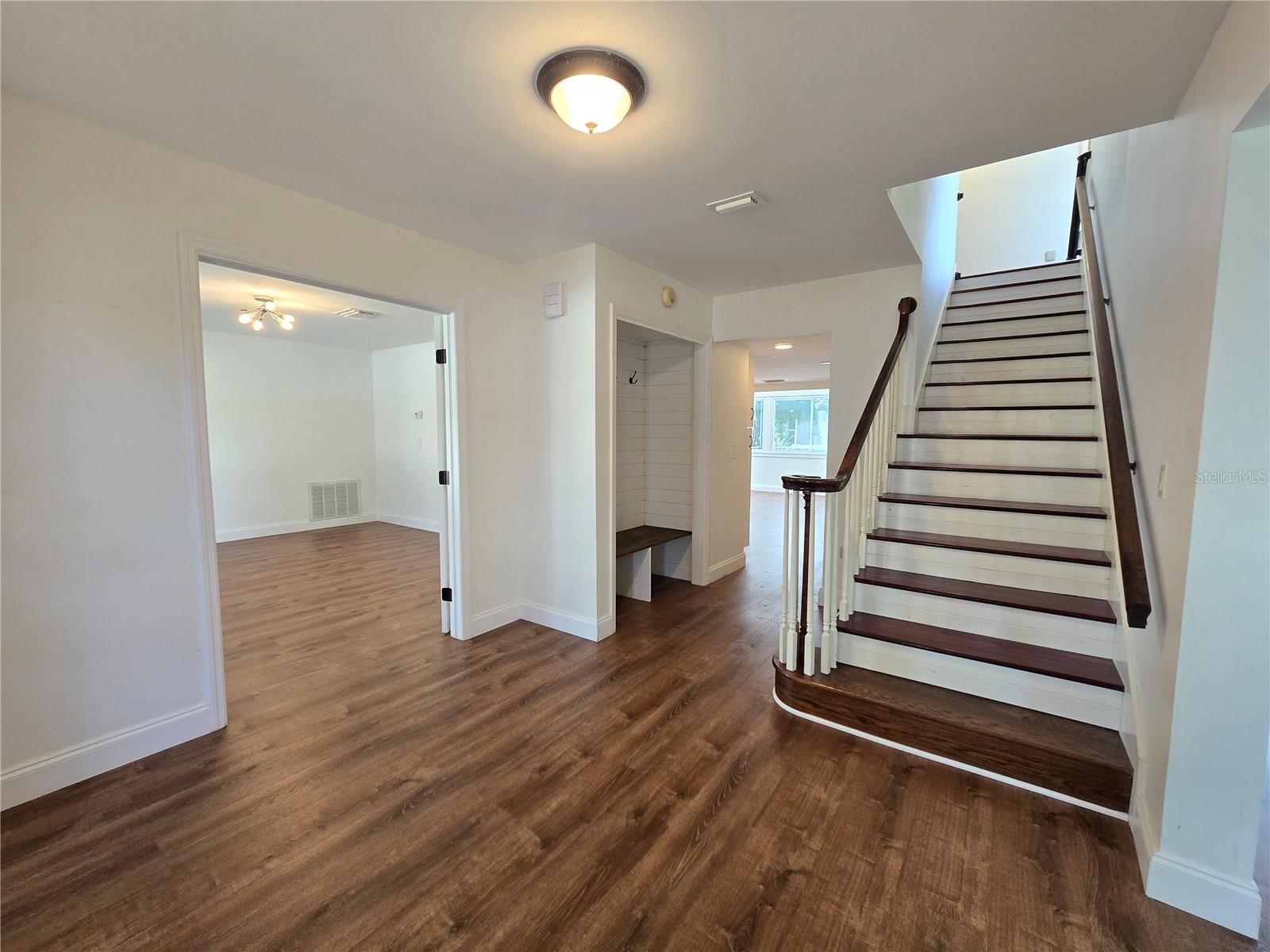 300 CYPRESS CREEK CIR, OLDSMAR, FL, 34677
