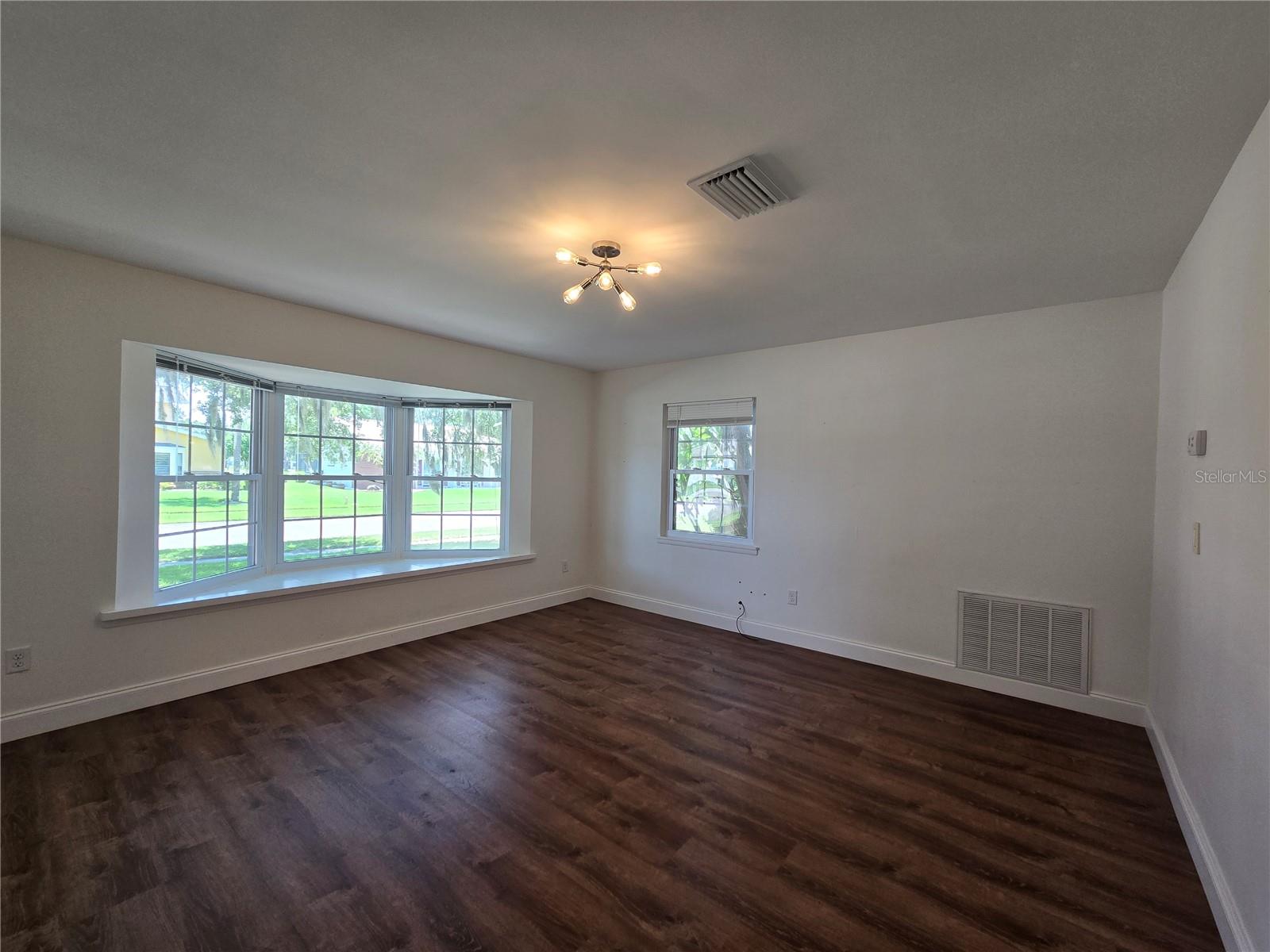 300 CYPRESS CREEK CIR, OLDSMAR, FL, 34677