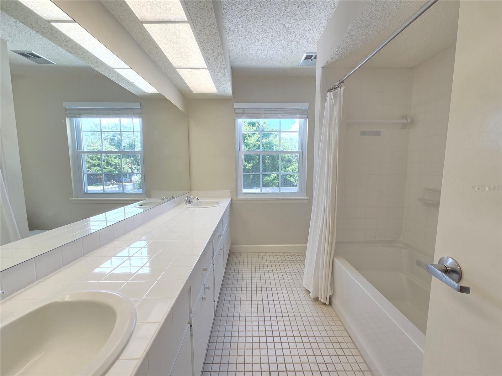 300 CYPRESS CREEK CIR, OLDSMAR, FL, 34677