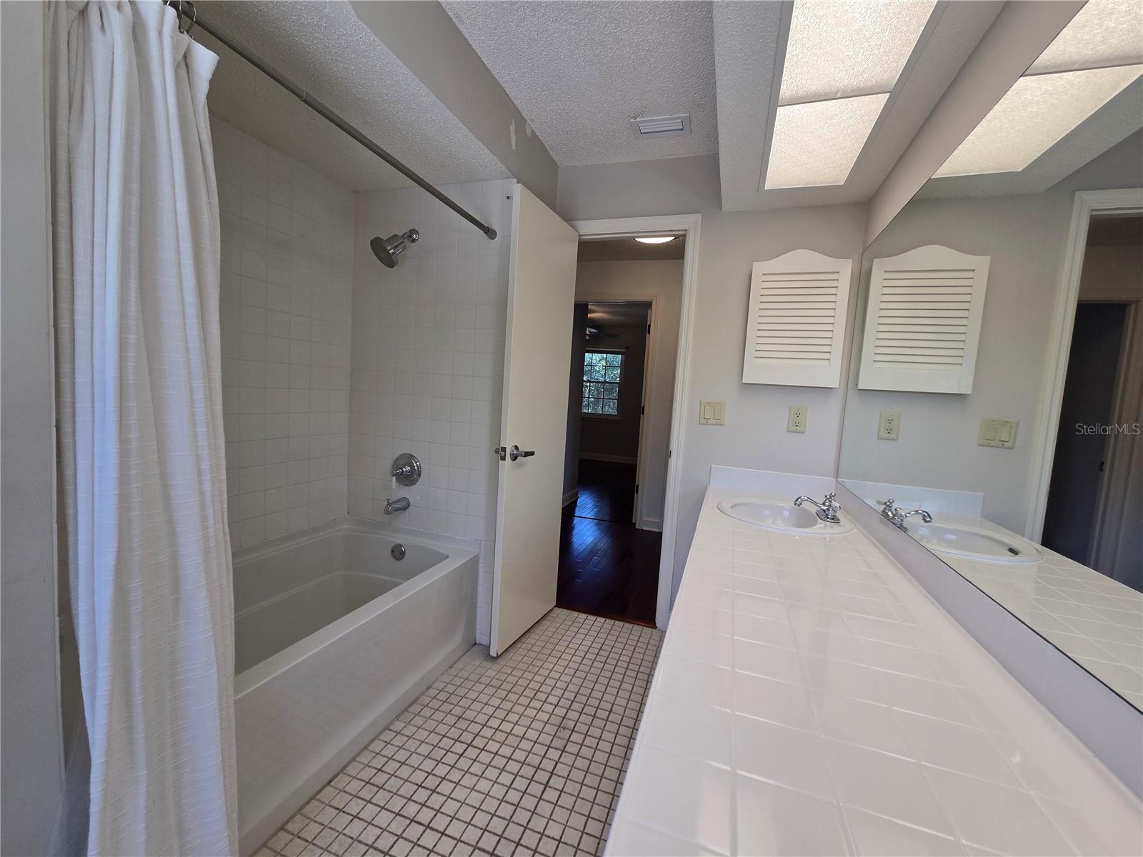 300 CYPRESS CREEK CIR, OLDSMAR, FL, 34677