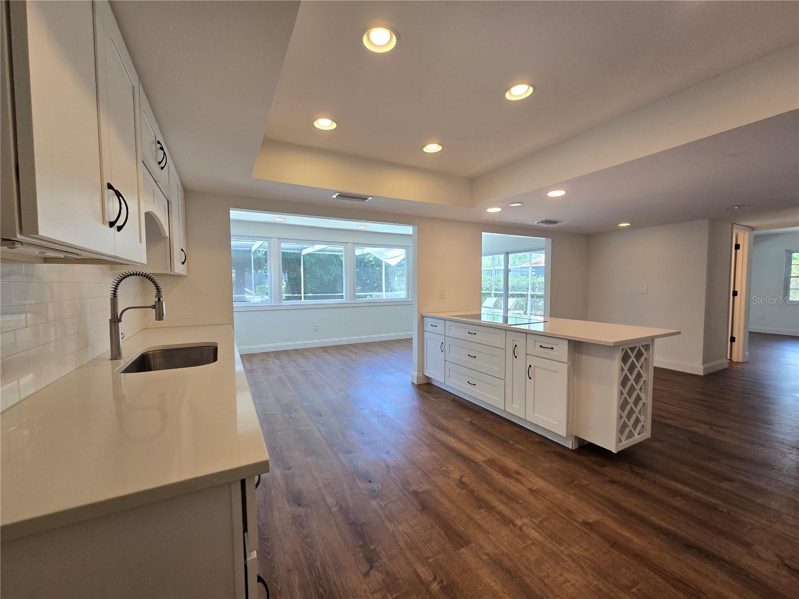 300 CYPRESS CREEK CIR, OLDSMAR, FL, 34677