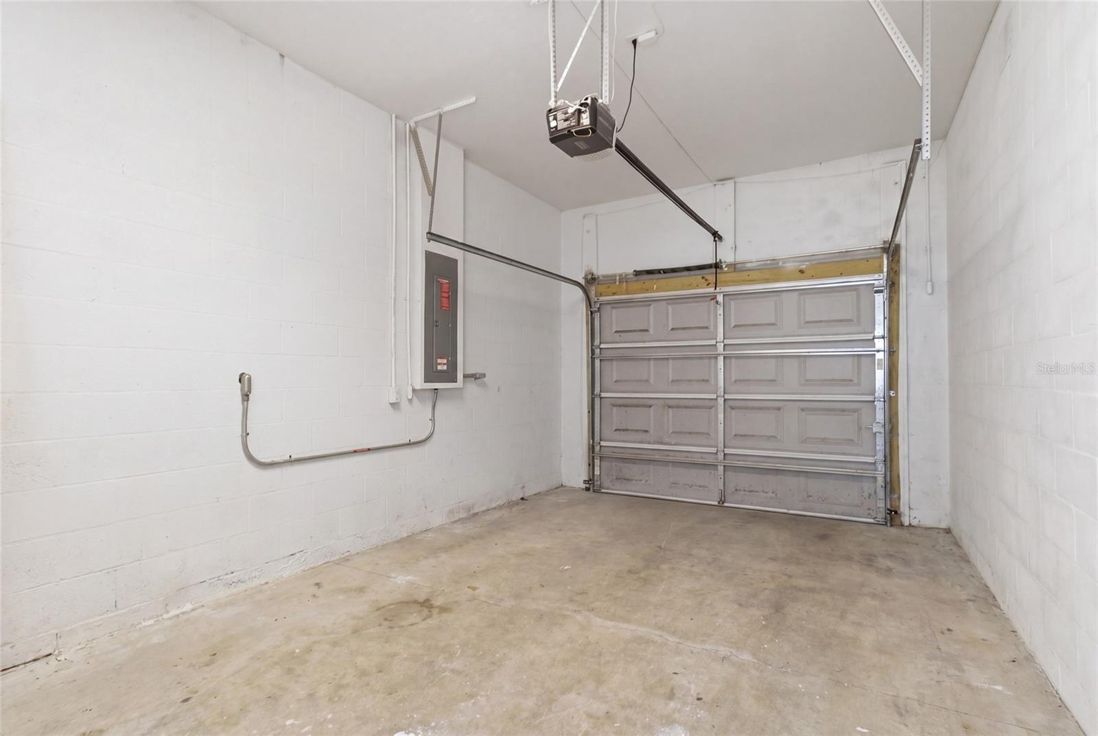3702 WIGGINS LEAF ST, TAMPA, FL, 33619