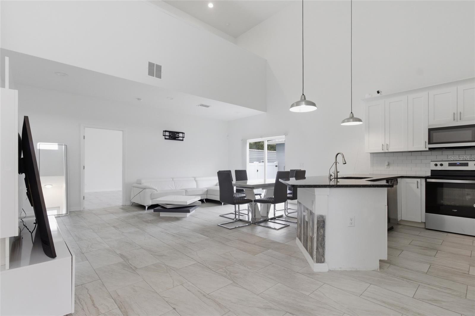 3702 WIGGINS LEAF ST, TAMPA, FL, 33619