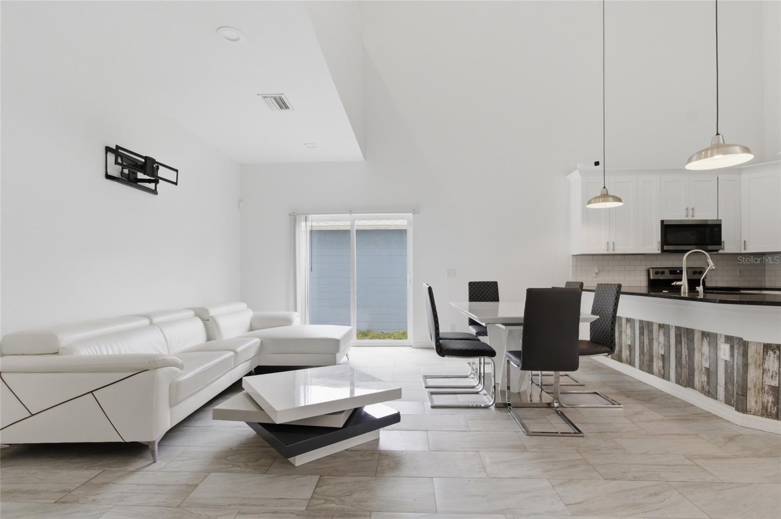 3702 WIGGINS LEAF ST, TAMPA, FL, 33619
