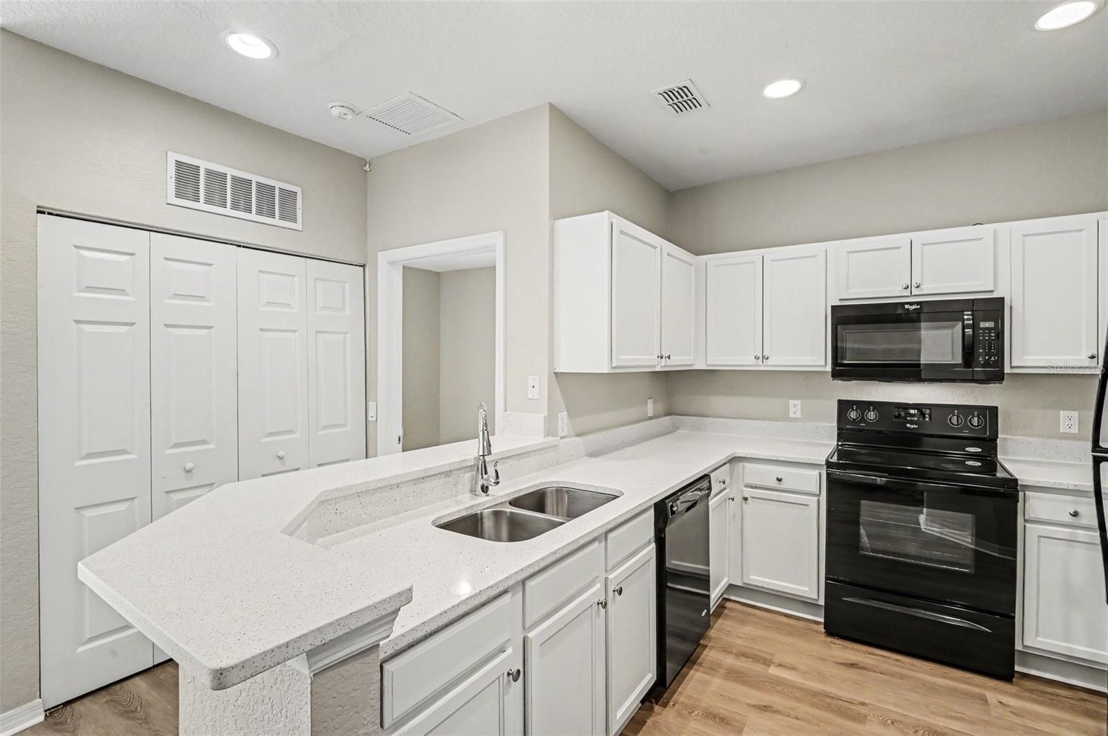 2586 GRAND CENTRAL PKWY #9, ORLANDO, FL, 32839