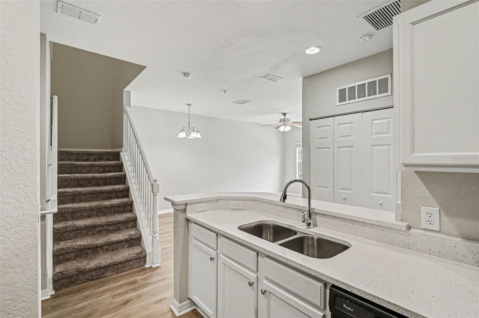 2586 GRAND CENTRAL PKWY #9, ORLANDO, FL, 32839