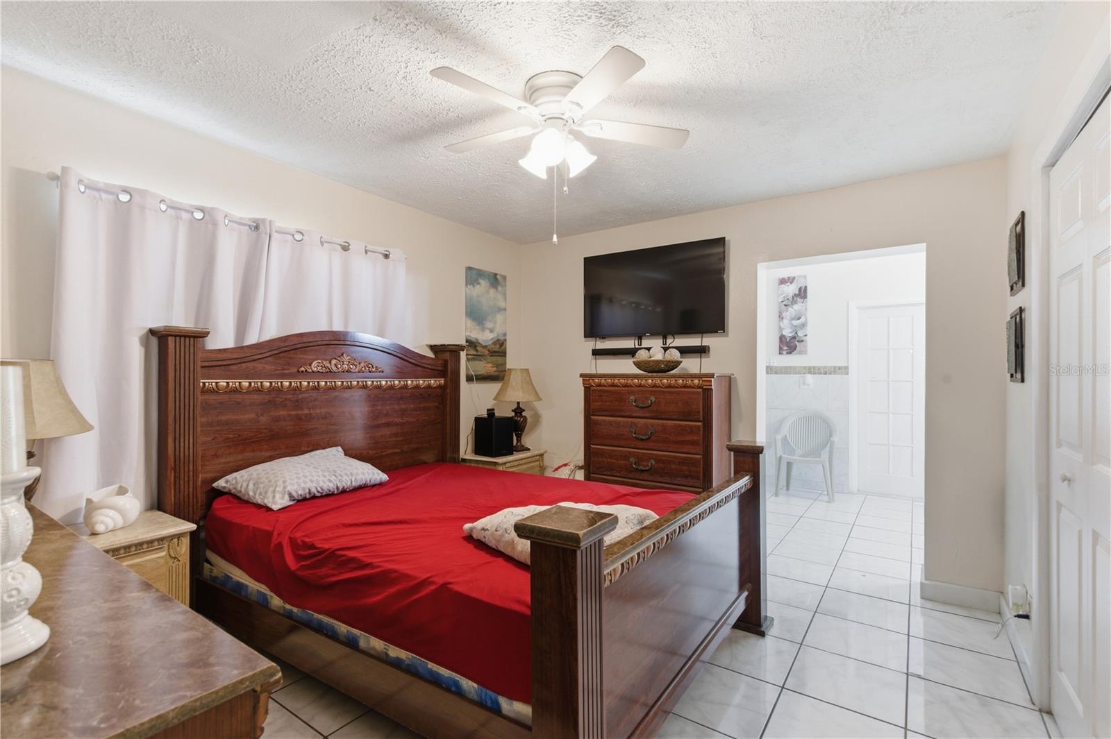 4914 HOLIDAY DR, TAMPA, FL, 33615