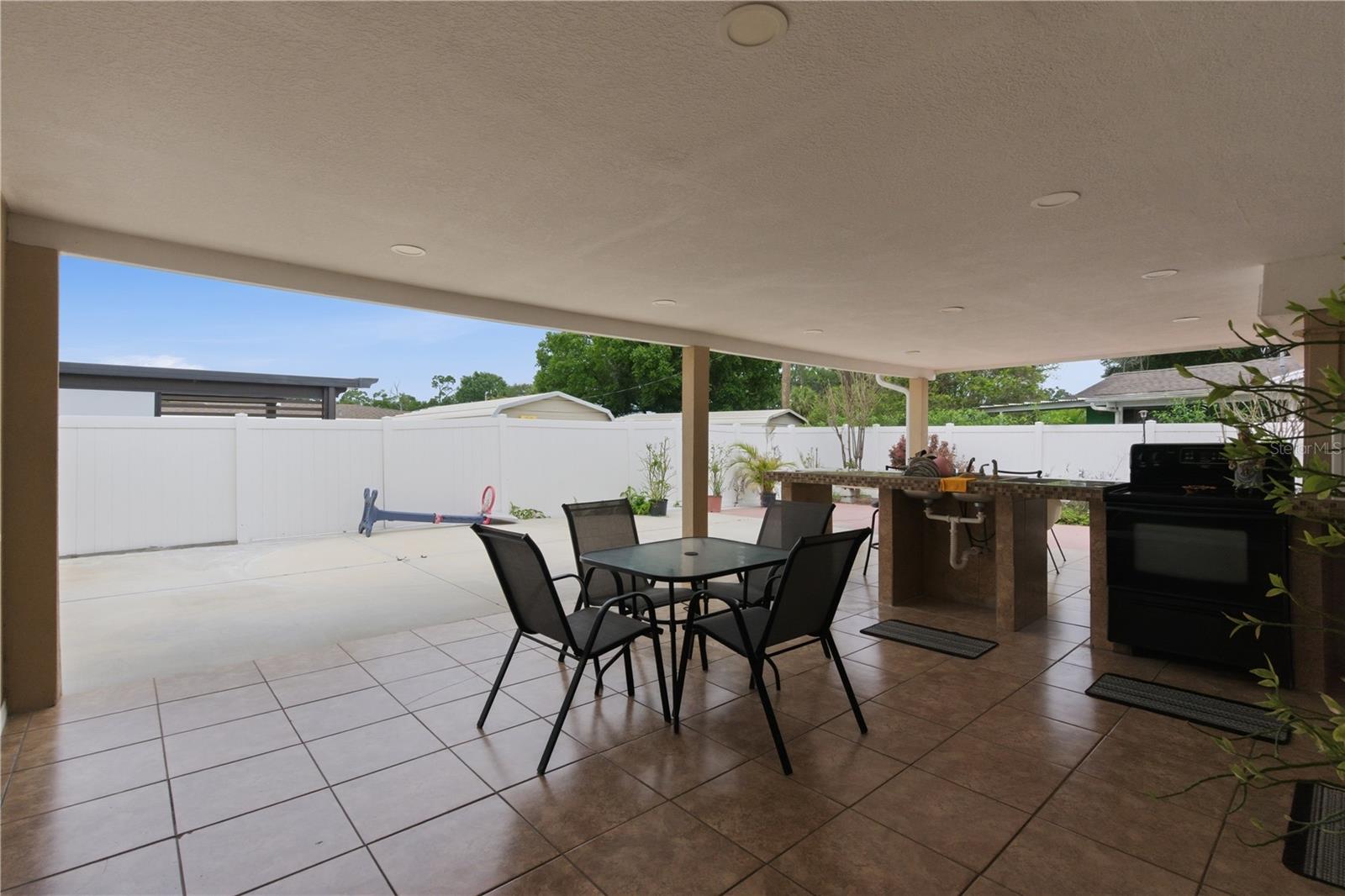 4914 HOLIDAY DR, TAMPA, FL, 33615