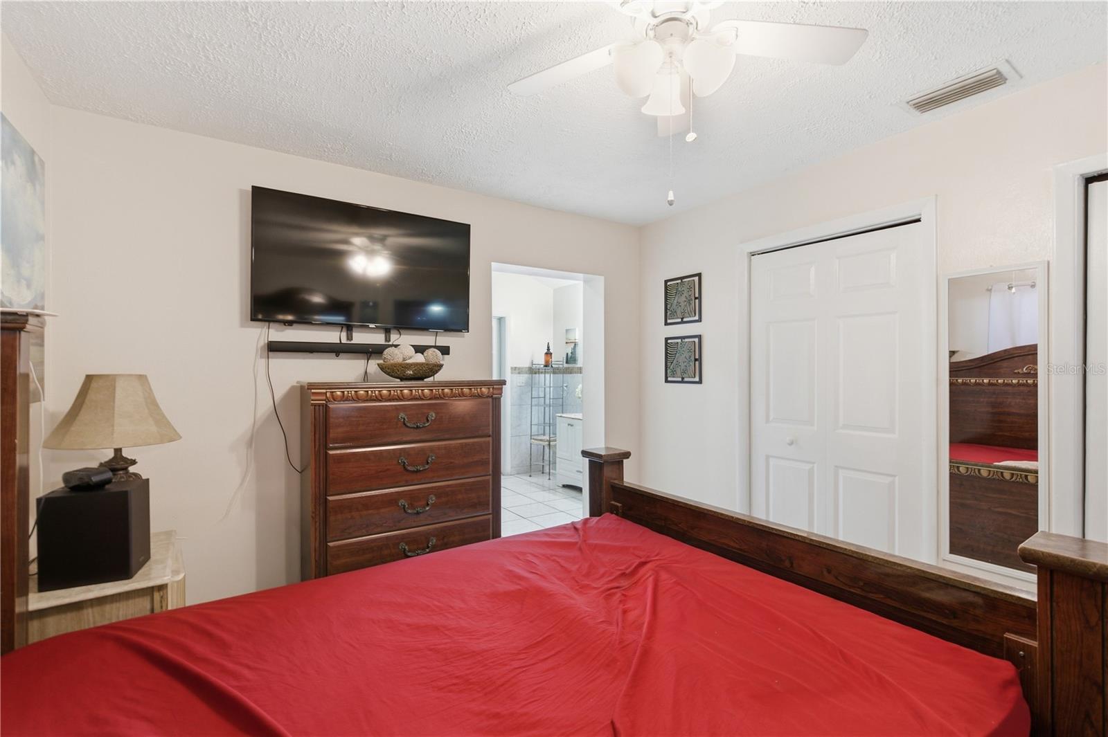 4914 HOLIDAY DR, TAMPA, FL, 33615