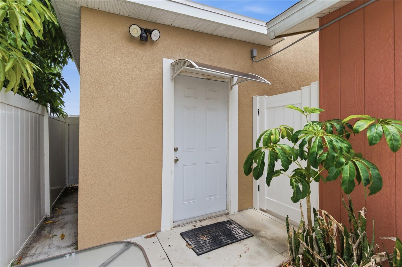 4914 HOLIDAY DR, TAMPA, FL, 33615