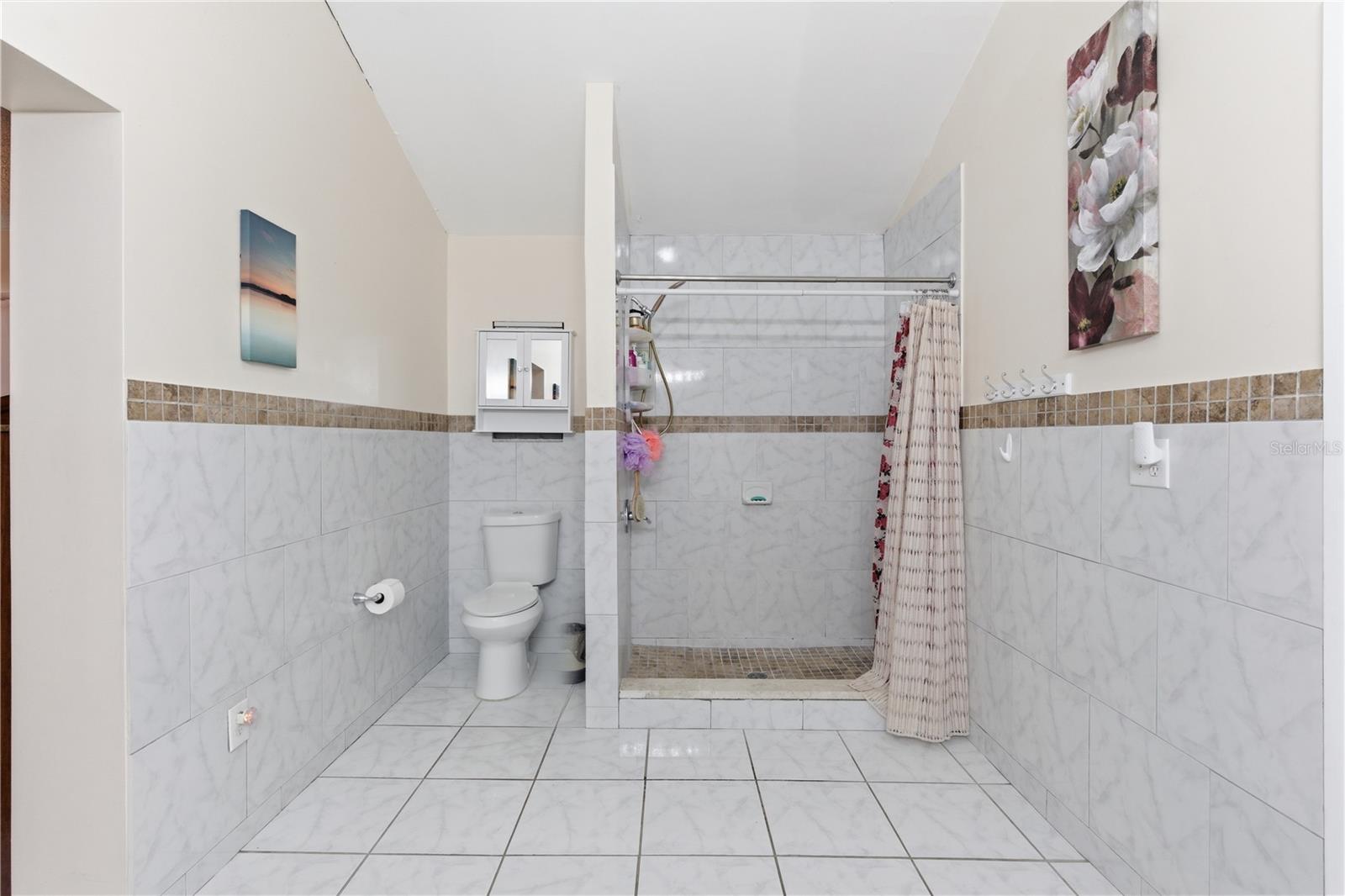 4914 HOLIDAY DR, TAMPA, FL, 33615