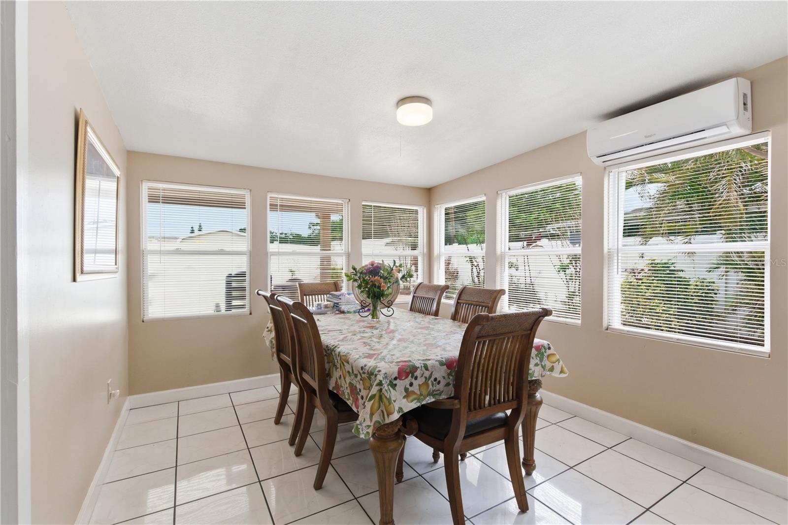4914 HOLIDAY DR, TAMPA, FL, 33615
