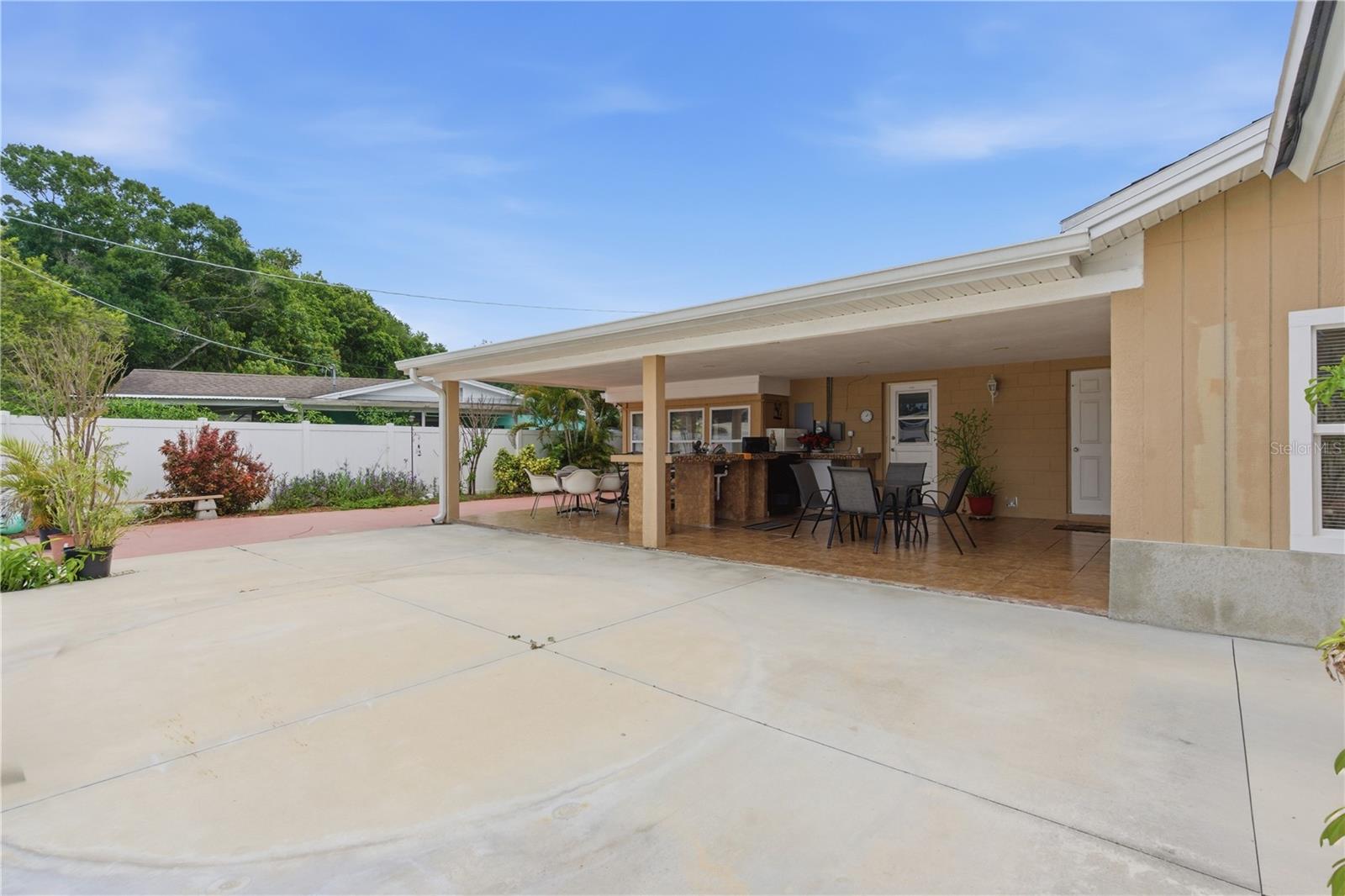 4914 HOLIDAY DR, TAMPA, FL, 33615