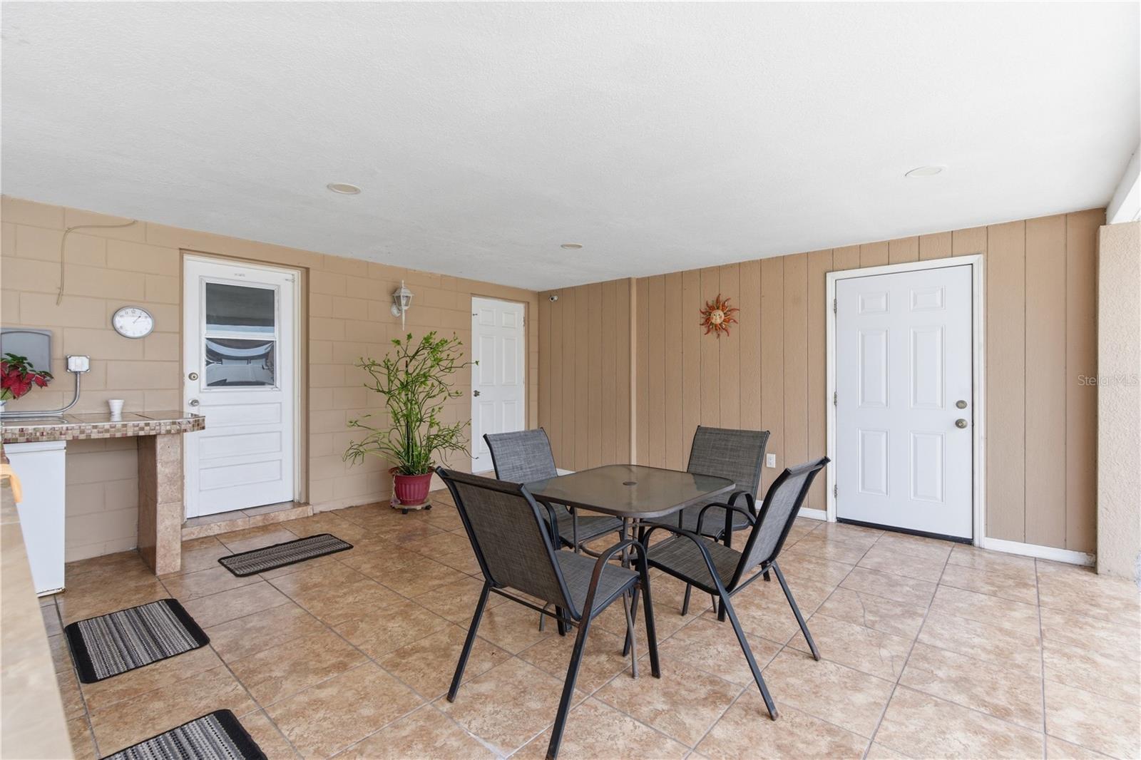 4914 HOLIDAY DR, TAMPA, FL, 33615