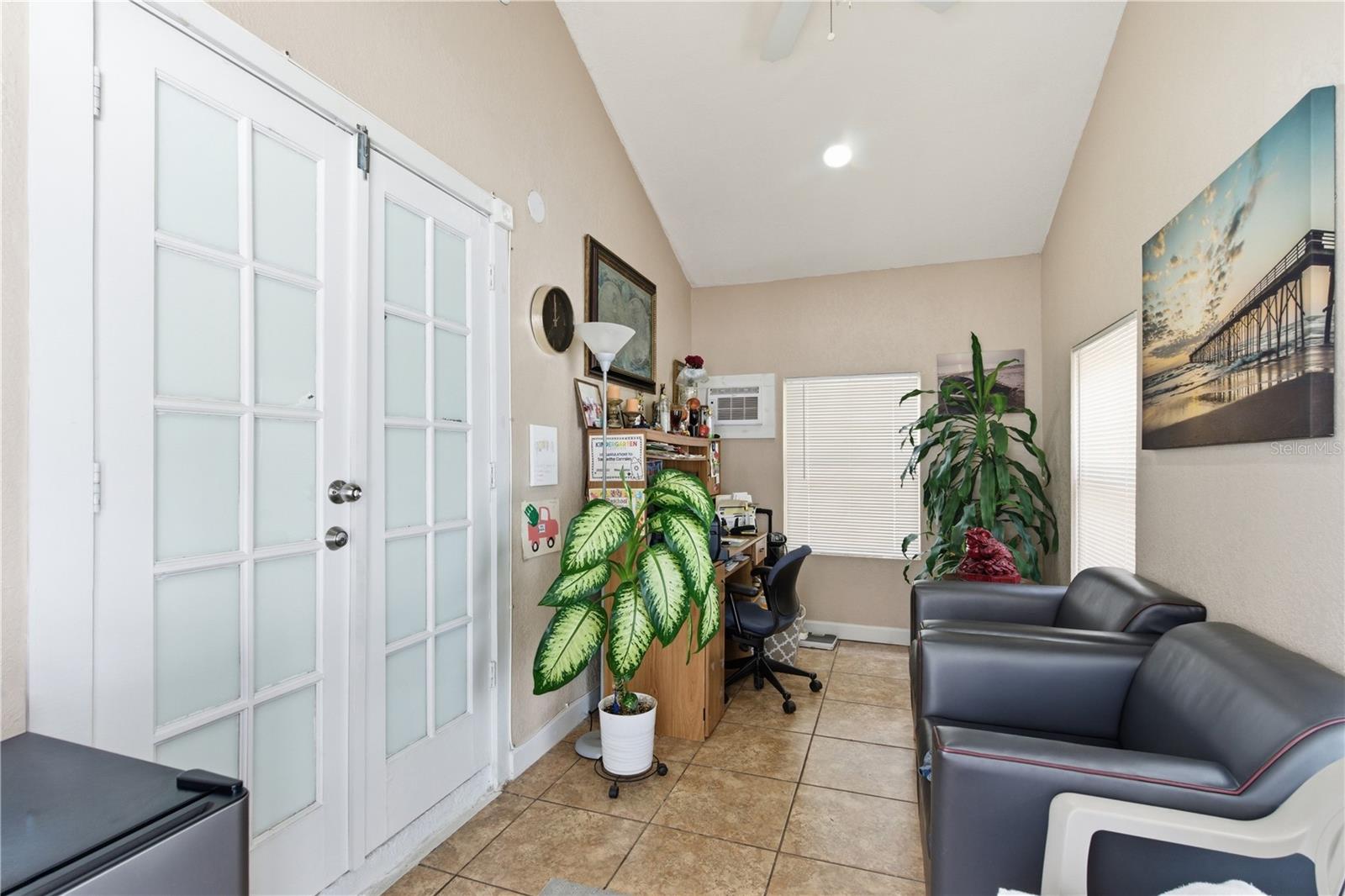 4914 HOLIDAY DR, TAMPA, FL, 33615