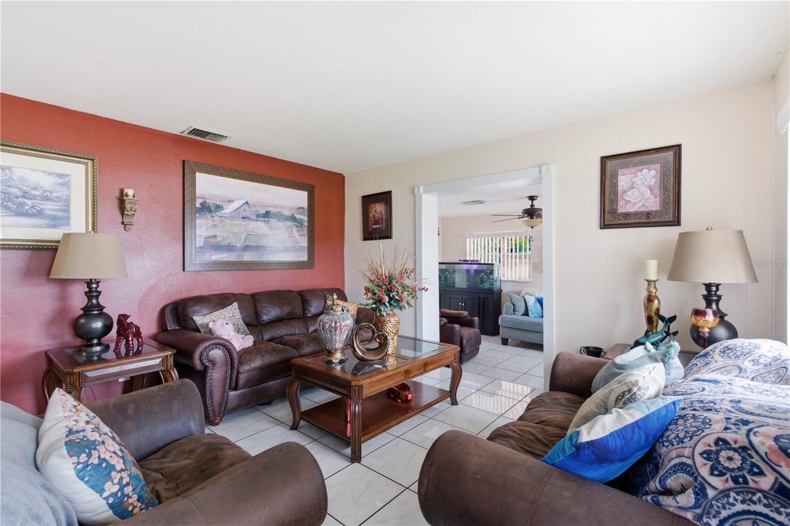 4914 HOLIDAY DR, TAMPA, FL, 33615
