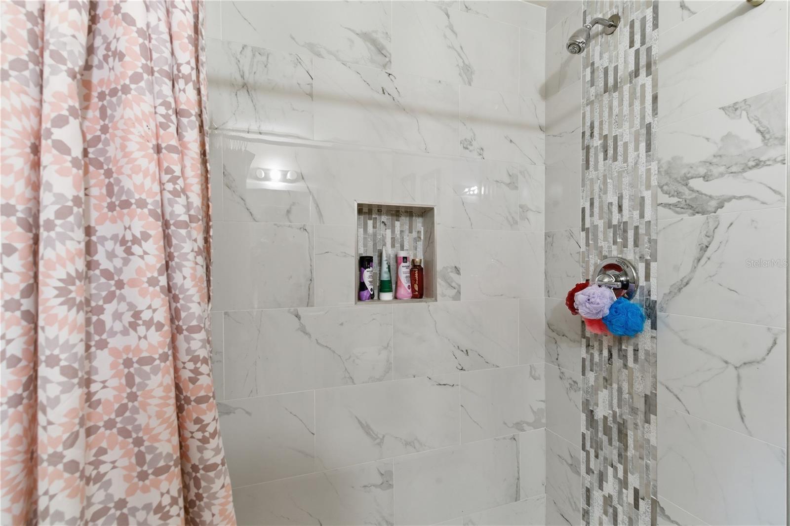 4914 HOLIDAY DR, TAMPA, FL, 33615