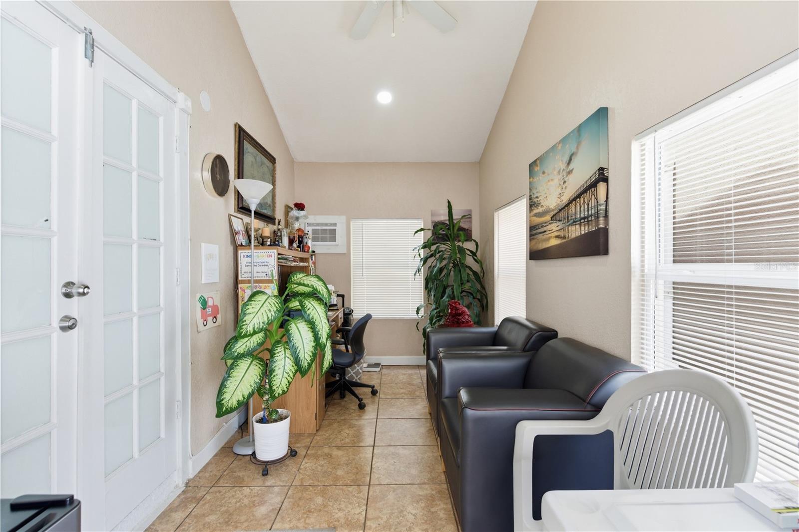 4914 HOLIDAY DR, TAMPA, FL, 33615