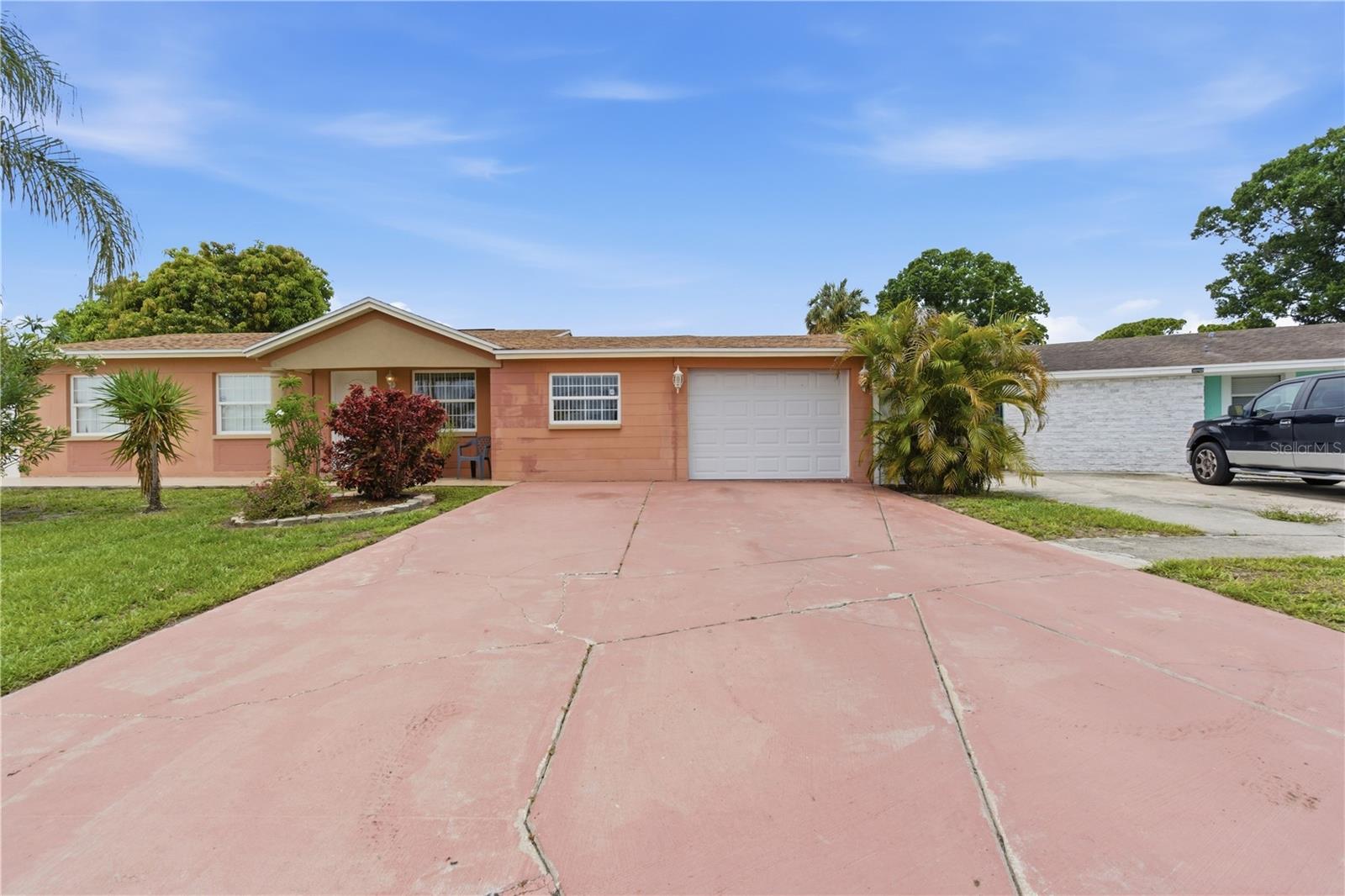 4914 HOLIDAY DR, TAMPA, FL, 33615