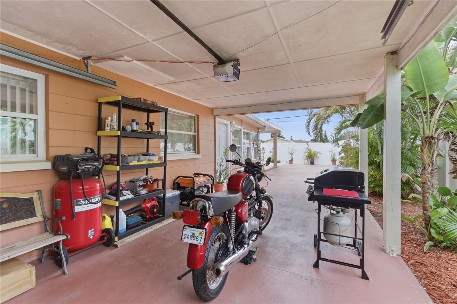 4914 HOLIDAY DR, TAMPA, FL, 33615
