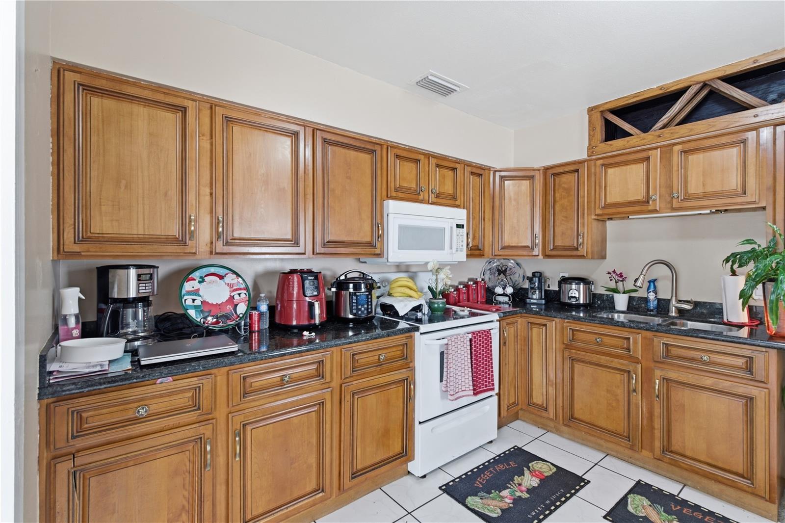 4914 HOLIDAY DR, TAMPA, FL, 33615