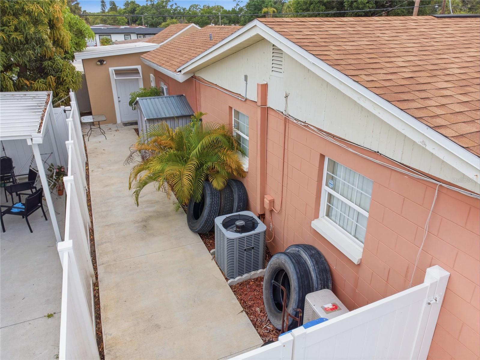 4914 HOLIDAY DR, TAMPA, FL, 33615