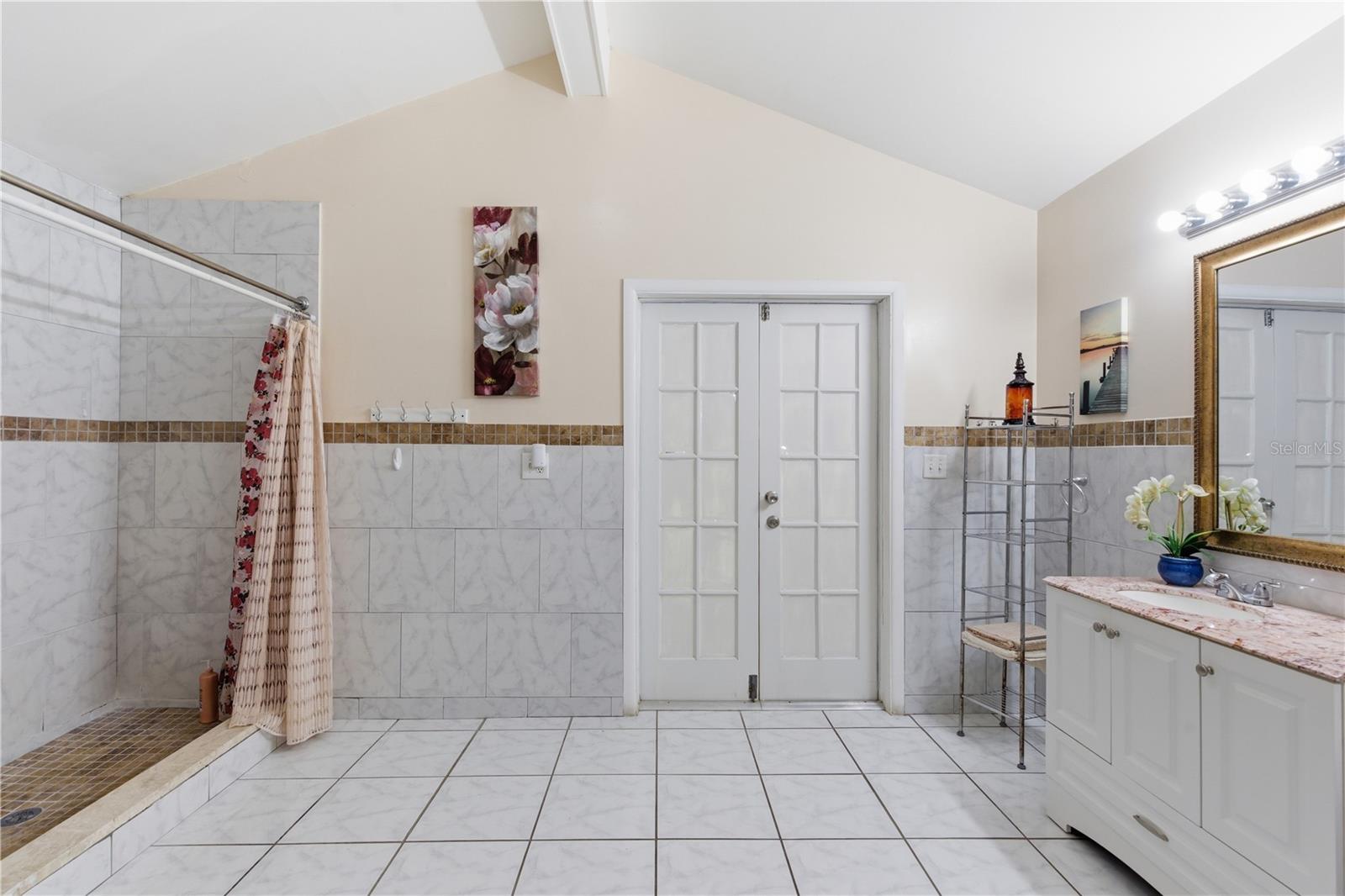 4914 HOLIDAY DR, TAMPA, FL, 33615