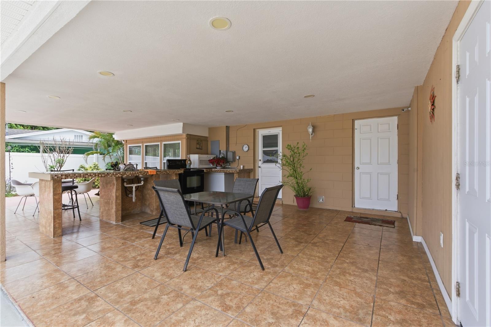 4914 HOLIDAY DR, TAMPA, FL, 33615