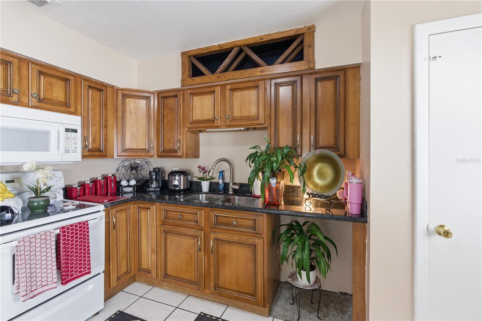 4914 HOLIDAY DR, TAMPA, FL, 33615
