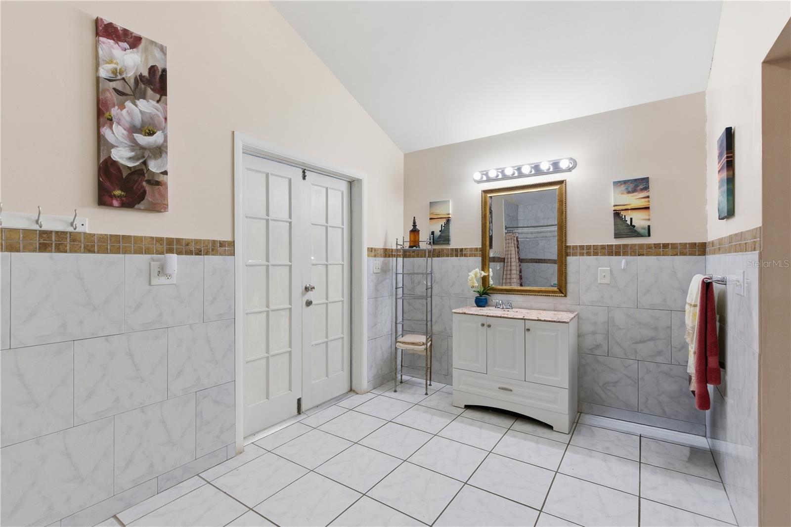 4914 HOLIDAY DR, TAMPA, FL, 33615