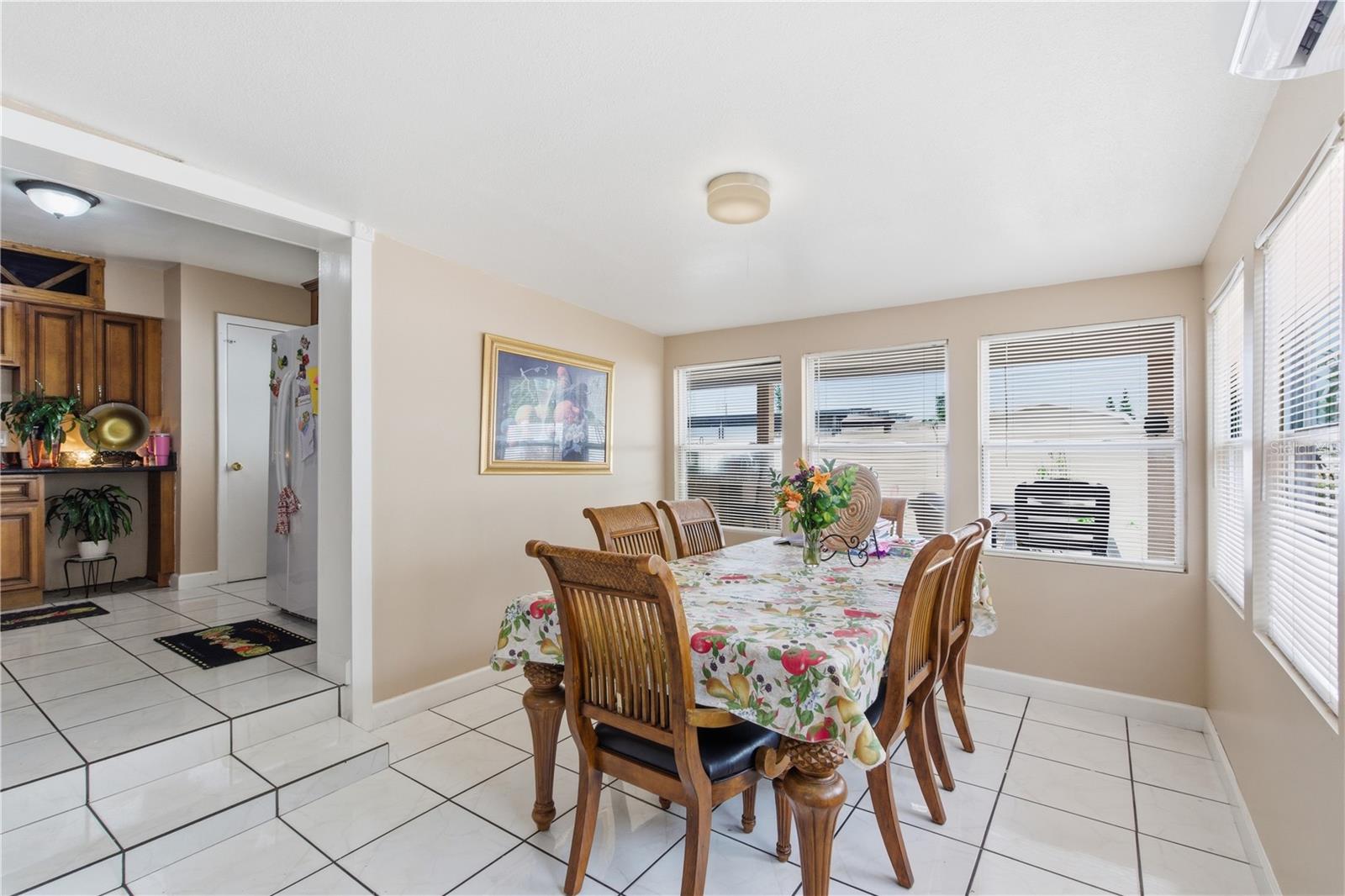 4914 HOLIDAY DR, TAMPA, FL, 33615